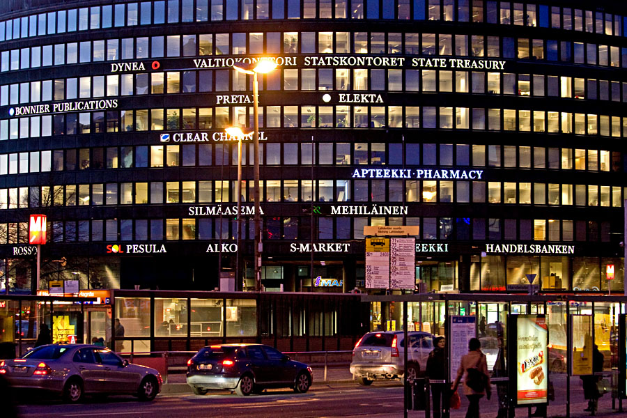 Ympyrtalo and traffic on Siltasaarenkatu