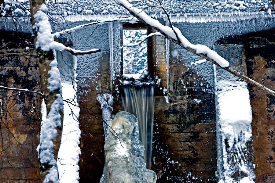 A waterfall at Mustalampi dam