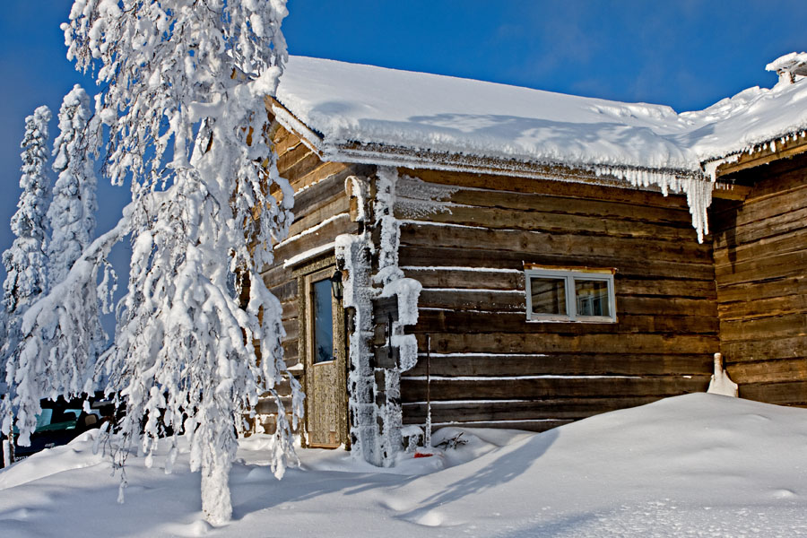 A log building atop Kumpuvaara