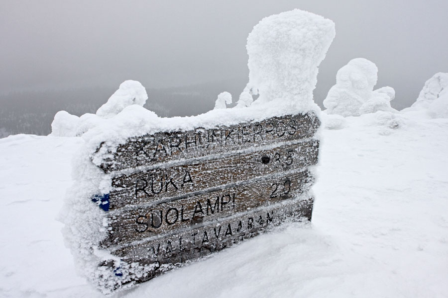 A sign with distances at the top of Valtavaara