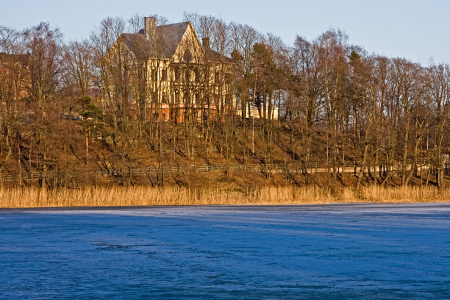 Aulis Junes' house in the district of Linnunlaulu seen across Tlnlahti bay