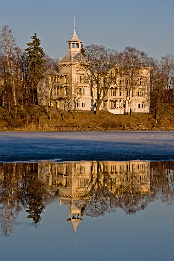 Villa Kivi at Linnunlaulu seen across Tlnlahti bay