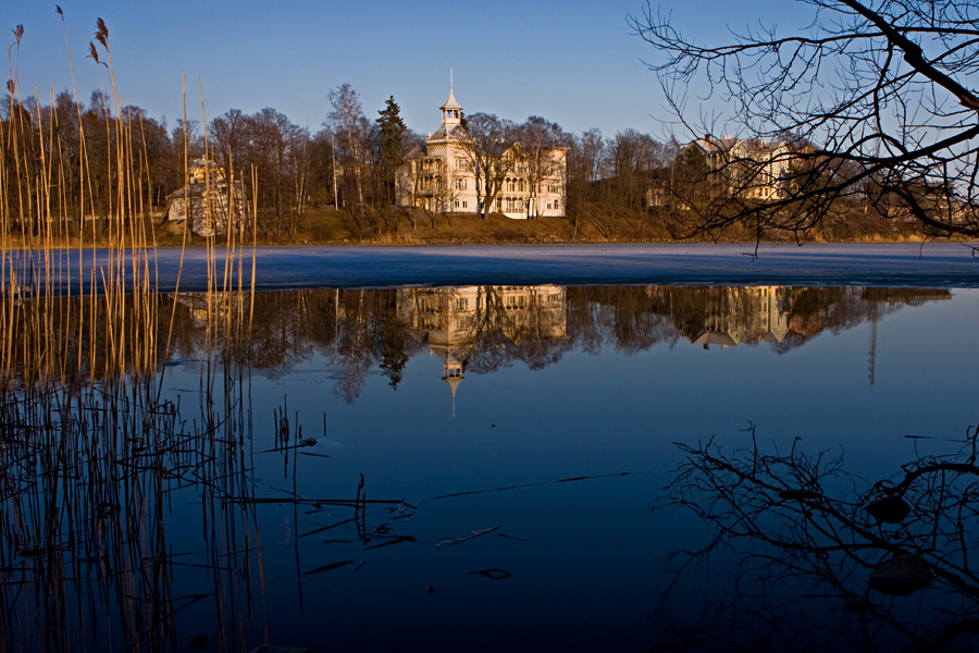Villa Kivi at Linnunlaulu seen across Tlnlahti bay