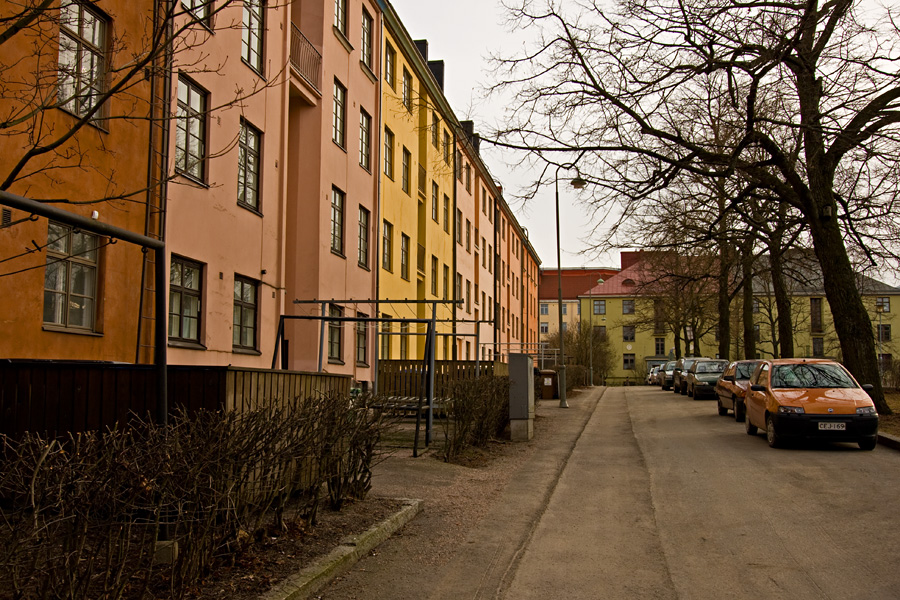 Torkkelinkujan pastellin vrisi taloja