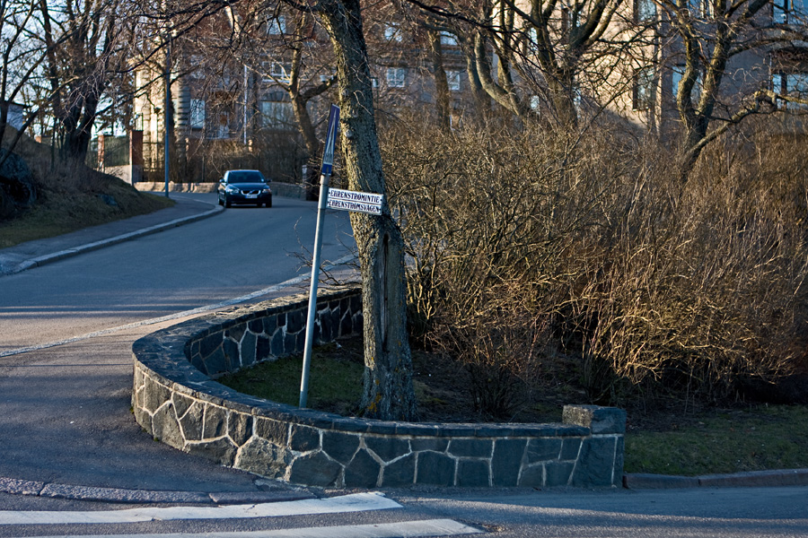 Ehrenstrmintien ja Itisen puistotien risteys Kaivopuistossa