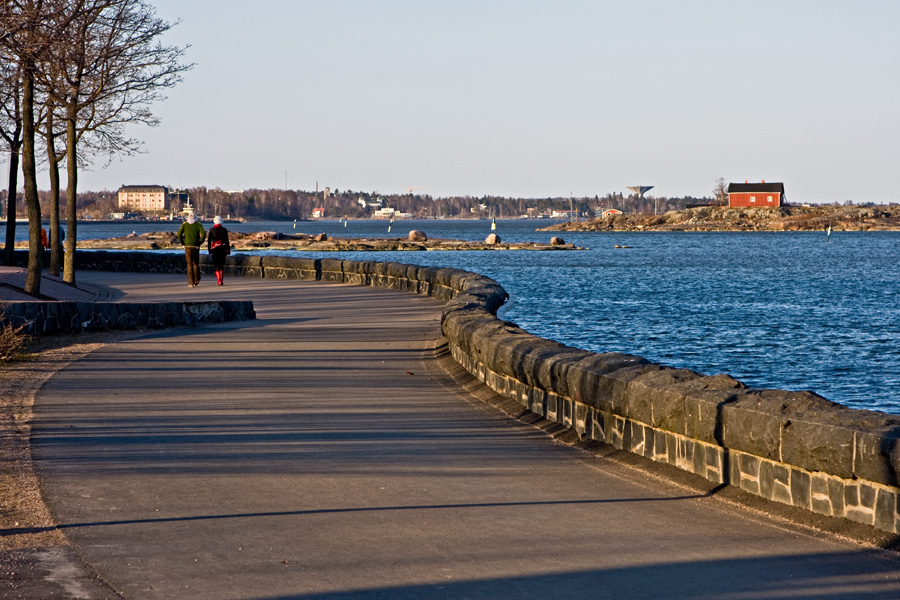 The Ehrenstrmintie footpath at Kaivopuisto