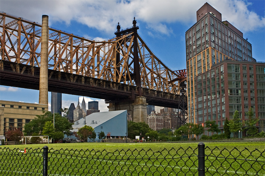 Queensboro bridge and Roosevelt island