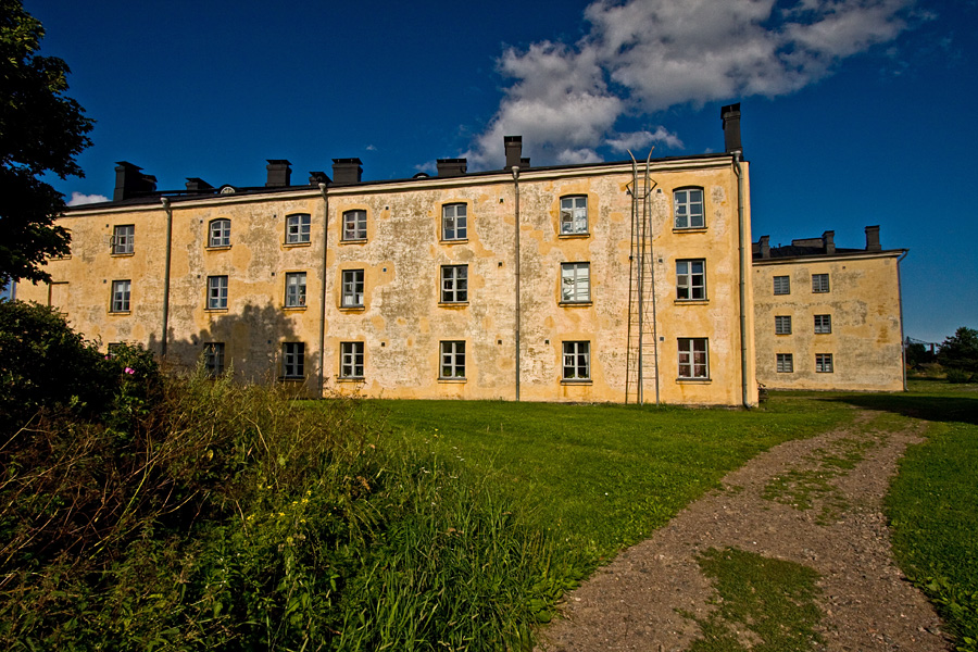 Kerrostaloja Lnsi-Mustan saarella