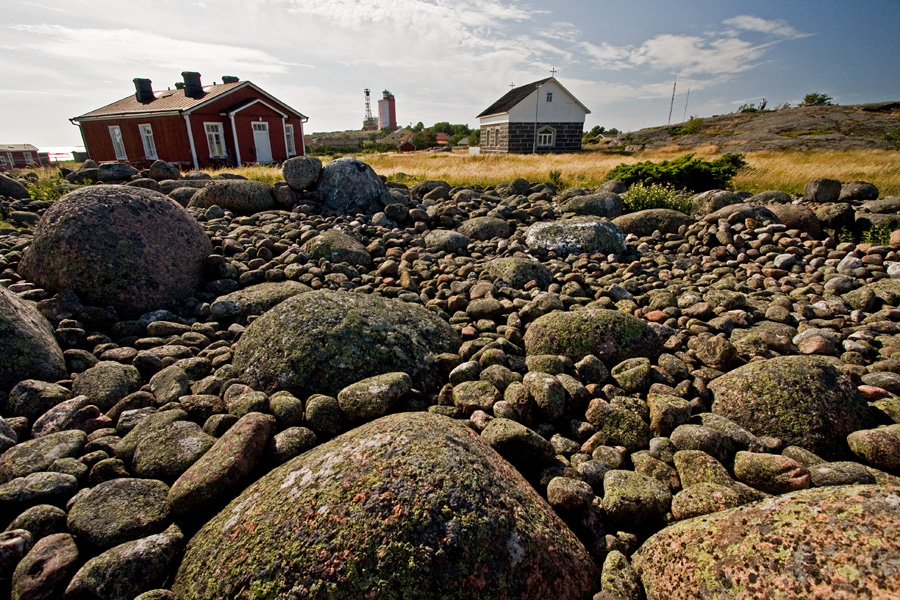 View towards Ut chapel and lighthouse