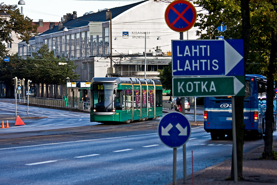 Tl sports hall and traffic on Mannerheimintie