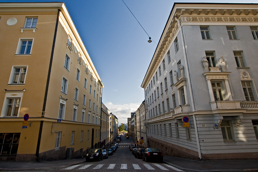 The intersection of Meritullinkatu and Rauhankatu