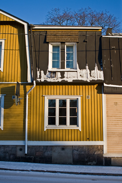 Wooden apartment building at Inarintie