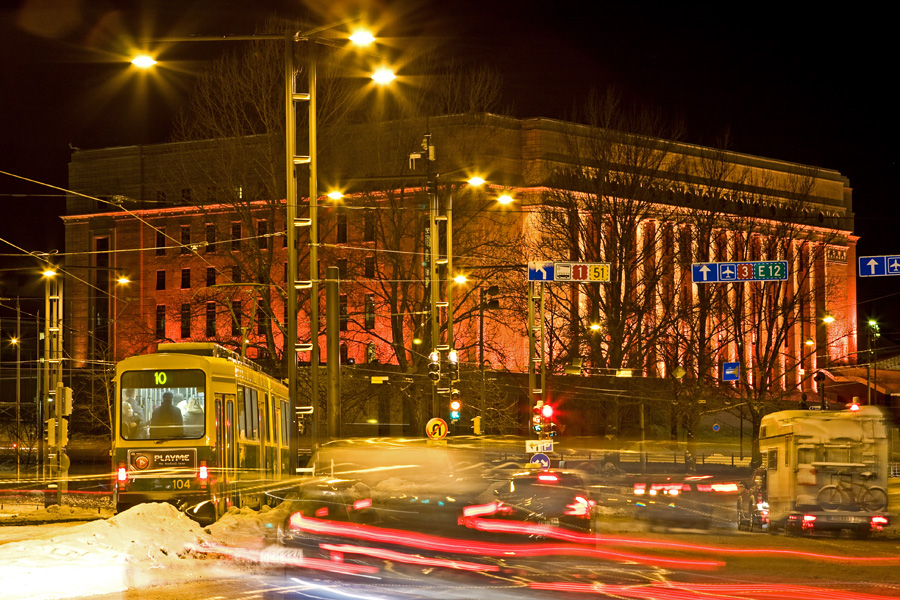 The light installation Oratoribus by Mikki Kunttu illuminates the parliament house
