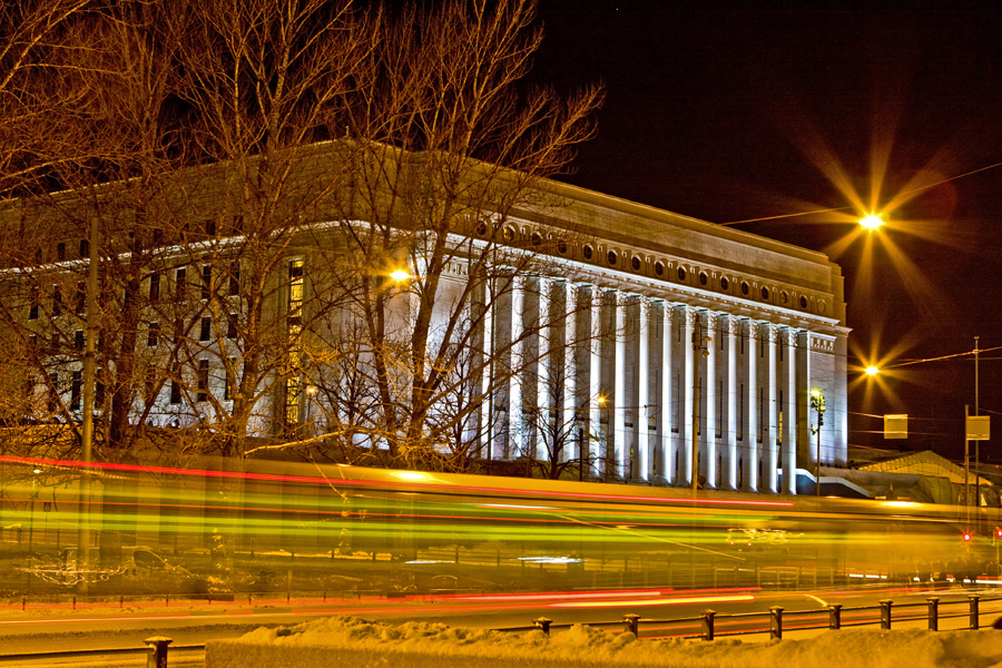 The light installation Oratoribus by Mikki Kunttu illuminates the parliament house