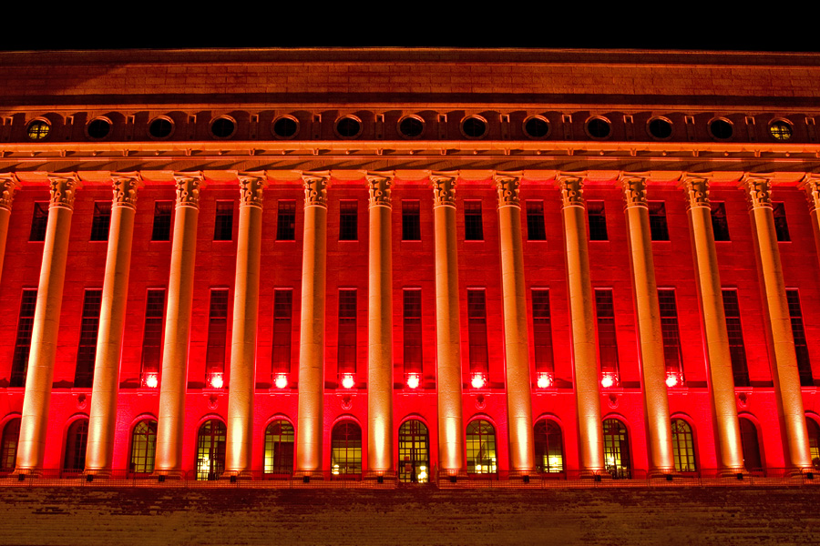 The light installation Oratoribus by Mikki Kunttu illuminates the parliament house