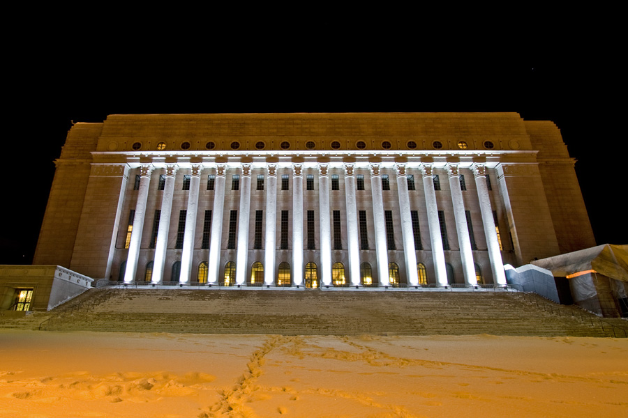 The light installation Oratoribus by Mikki Kunttu illuminates the parliament house