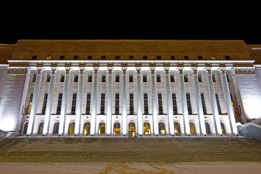 The light installation Oratoribus by Mikki Kunttu illuminates the parliament house