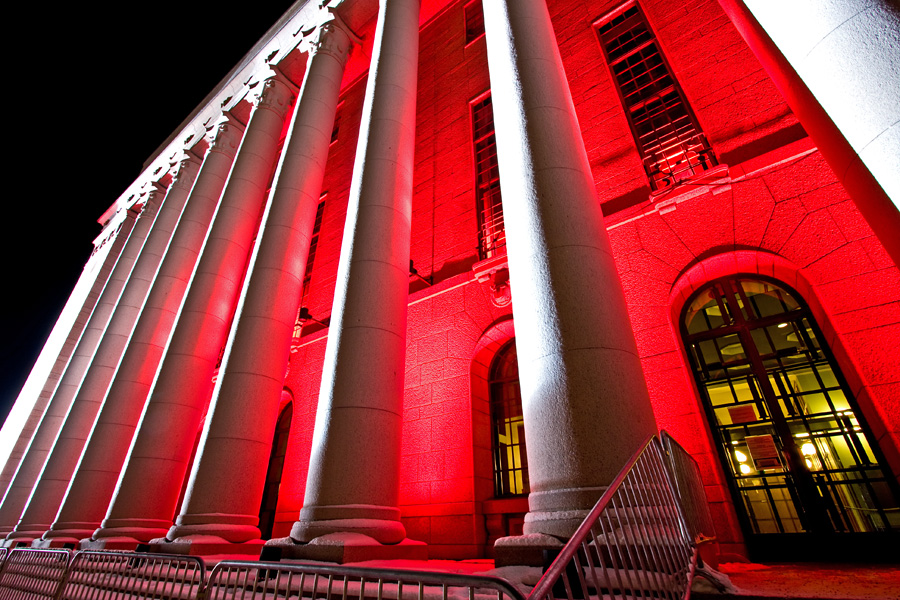 The light installation Oratoribus by Mikki Kunttu illuminates the parliament house