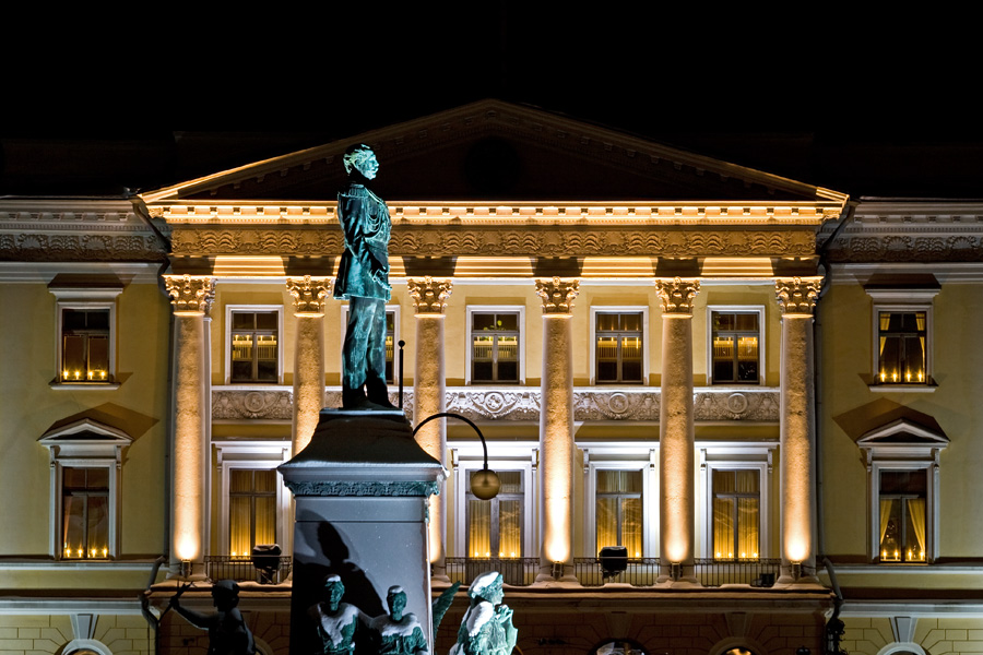 The statue of Alexander II and the government palace at Senaatintori