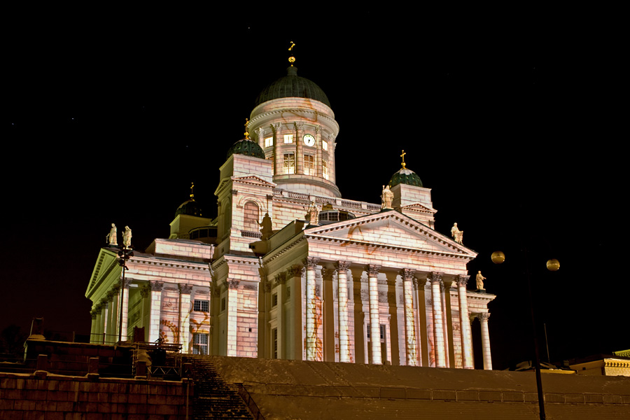 The light installation Heijastuksia - Reflections by Mikki Kunttu illuminates the Helsinki cathedral