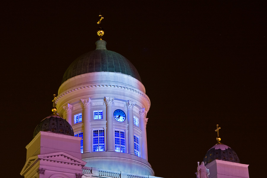 The light installation Heijastuksia - Reflections by Mikki Kunttu illuminates the Helsinki cathedral