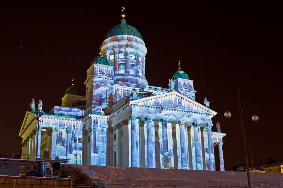 The light installation Heijastuksia - Reflections by Mikki Kunttu illuminates the Helsinki cathedral