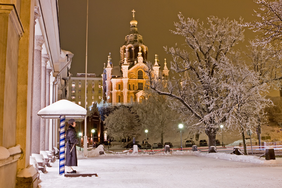 Main guard and Uspenski cathedral