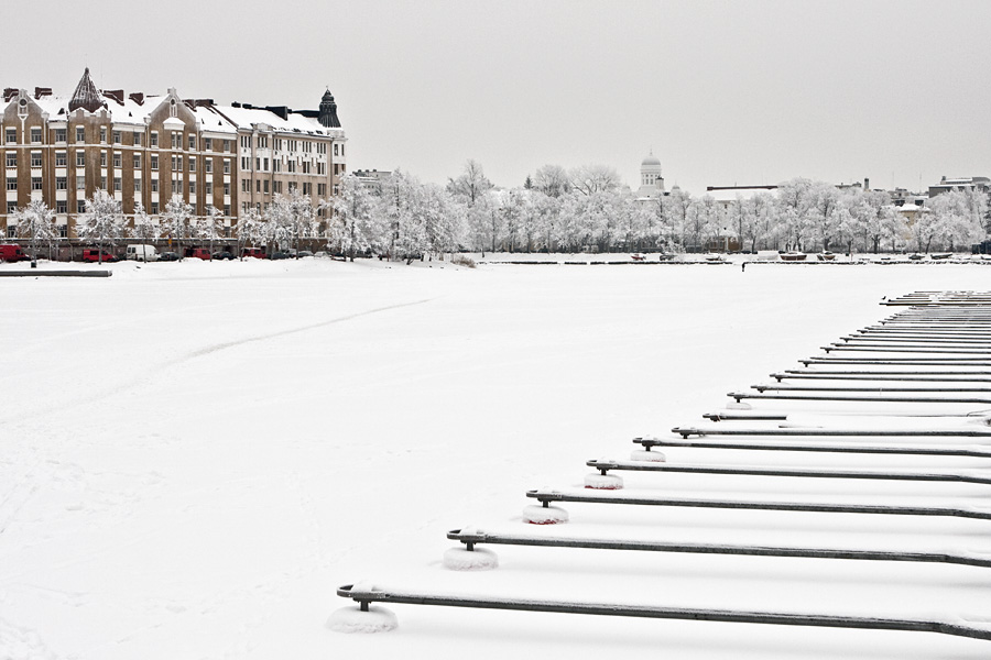 Elintarhanlahti bay in ice and snow cover