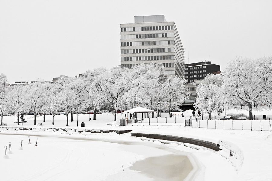 Kallio city office building and a wintery Tokoinranta