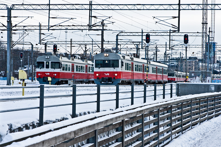 Sm2 and Sm1 trains departing from Helsinki railway station
