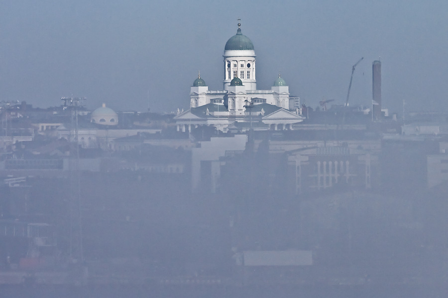 The Helsinki cathedral behind a fog