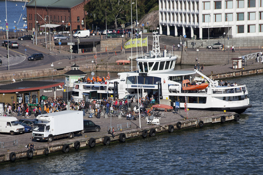Ferry to Suomenlinna